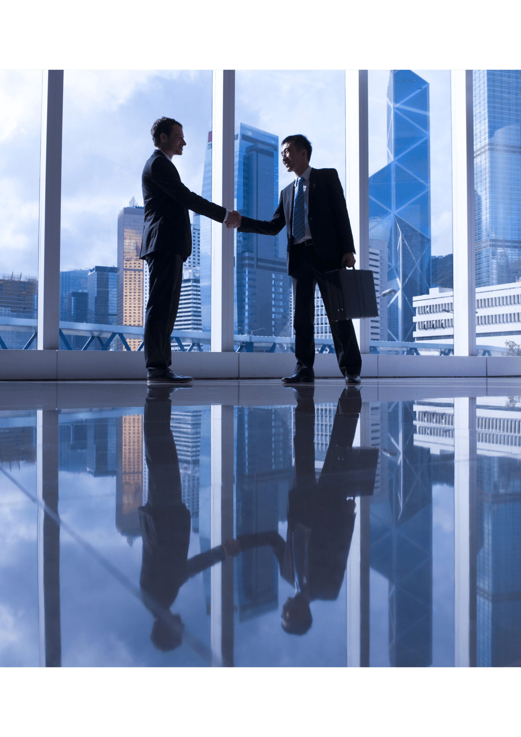 asesor-comercial-analizando-cifras-financieras-que-denotan-el-progreso-en-el-trabajo-de-la-empresa_3